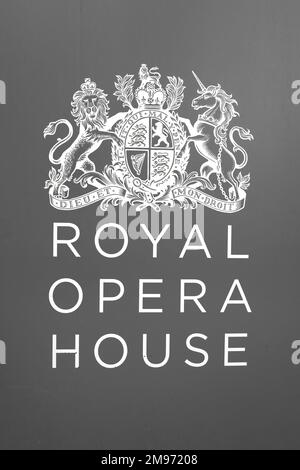 London, Vereinigtes Königreich - 4. Januar 2023: The Crest und Schild für das Royal Opera House, ROH, Covent Garden. Erbaut im Jahr 1858 und Heimat des Royal Ballet. Stockfoto