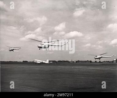 Drei Bristol sycamores (eine Mk3 und zwei Mk3As) von British European Airways eröffnen einen Linienflugdienst zwischen Southampton (Flughafen Eastleigh), London Airport und Northolt. Die Hubschrauber kommen vom Flughafen London. Die Preise betrugen 30 Shilling, Einzel- und £2 10 Shilling, monatliche Rendite. Stockfoto