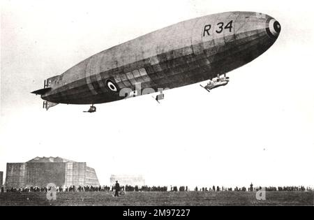 R34 Luftschiff im Flug. Stockfoto