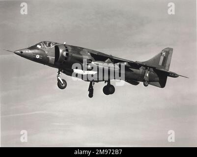 Hawker Siddeley Harrier (entweder GR.1 oder, weniger wahrscheinlich, GR.3) der Staffel Nr. 3 startet von der RAF Wildenrath. Stockfoto