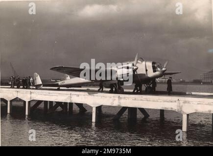 Handley Page HP53 Hereford, L7271, Prototyp auf der Conswater Bridge auf Queen's Island, Belfast, im Februar 1939. Stockfoto