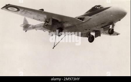 Erster Prototyp von Havilland Sea Venom NF20, WK376, während Deckanlandungen auf HMS Eagle. Stockfoto