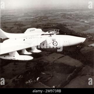 De Havilland Sea Vixen FAW1 erprobt Flugzeuge mit einer am Boden befestigten Kamera, um die Durchführbarkeit von Zielverfolgungszielen zu bewerten. Stockfoto