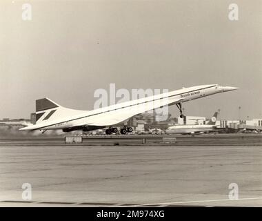 British Airways Concorde, G-BOAC, startet am 24. Mai 1976 um 13,01 Uhr vom Flughafen London Heathrow mit seinem ersten kommerziellen Flug in die USA. Stockfoto