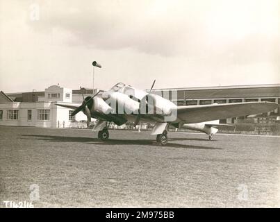 Bristol Type 142 Britain First, in seiner ursprünglichen Form mit hölzernen Luftschrauben in Filton im April 1935. Stockfoto