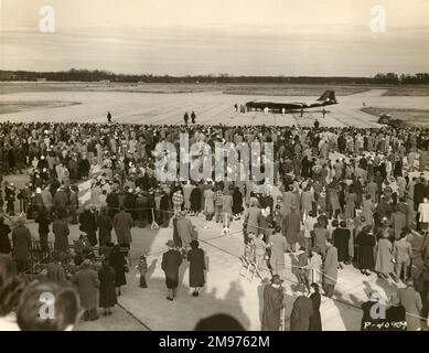 English Electric Canberra B2, WD932, wurde am Martin Airport Mitarbeitern von Martin und Führungskräften aus den Bereichen Bürgerrechte und Wirtschaft von Maryland und Baltimore vorgeführt. 11. März 1951 Das Flugzeug wurde als Musterflugzeug für die B-57A verwendet. Stockfoto