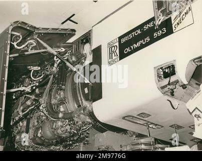 Installation des Triebwerks Rolls-Royce/Snecma Olympus 593-3B im zweiten Prototyp, Concorde 002. Stockfoto