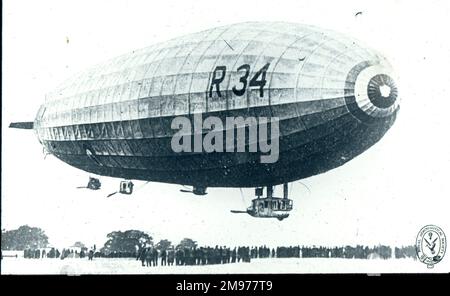 R34 Luftschiff im Flug. Stockfoto