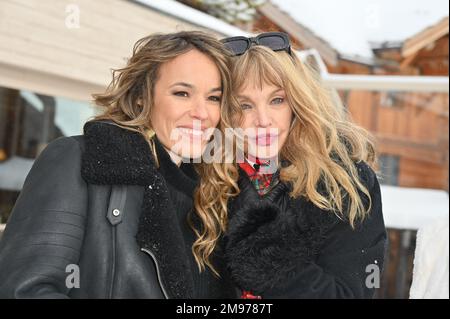 Elodie Fontan und Arielle Dombasle, die am 17. Januar 2023 während des Comedy Film Festivals 26. in L'Alpe d'Huez, Frankreich, an der Fotokonferenz Alibi.com teilnahmen. Foto: Mireille Ampilhac/ABACAPRESS.COM Stockfoto