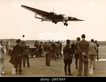 Der zweite Junkers G38, D-2500, Generalfeldmarschall von Hindenburg, wurde später erneut als D-APIS registriert. Dieses Flugzeug wurde im April 1940 von der Luftwaffe übernommen, aber im Mai 1941 während des Bombenanschlags der RAF zerstört. Stockfoto