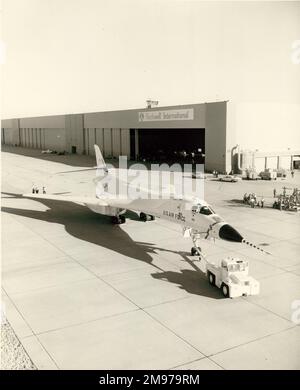 Einführung der ersten Rockwell B-1A, 74-0158. Stockfoto