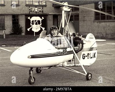 Wing Commander Kenneth Horatio Wallis, MBE, CEng, FRAeS, 1916-, Im Wallis WA-116/F/S Autogiro, G-BLIK. Stockfoto