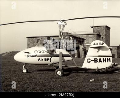 Wing Commander Kenneth Horatio Wallis, MBE, CEng, FRAeS, 1916-, Im Wallis WA-121 Autogiro, G-BAHH. Stockfoto