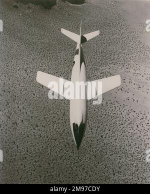 Douglas D-558-2 Skyrocket in niedriger Höhe über der Mojave-Wüste. Stockfoto