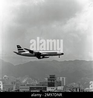 Convair CV880M VR-HFS von Cathay Pacific Landung in Hongkong am 17. Mai 1962 Stockfoto