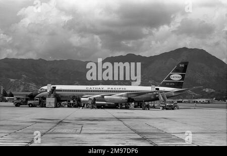 Convair CV880M VR-HFS von Cathay Pacific in Hongkong am 17. Mai 1962 Stockfoto