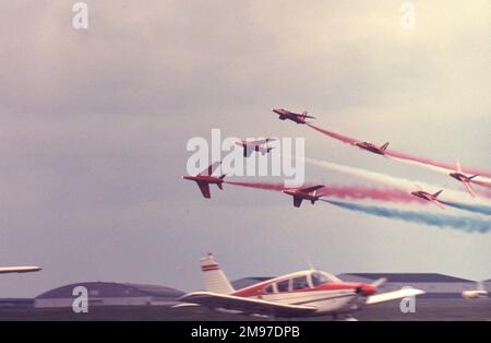 RAFAT RAF Red Arrows Folland Gnats laufen und brechen am Ende ihrer Ausstellung 1977 Stockfoto