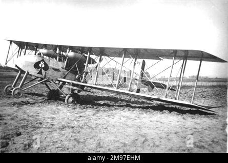 Breguet Michelin BM IV zweisitzige Bombe, die bis zu 40 Bomben auf den beiden Untergestellen transportieren kann. Dieses spezielle, von Frankreich betriebene Flugzeug, das hier hinter deutschen Linien zu sehen war, wurde im Herbst 1916 zum Absturz gezwungen. Stockfoto