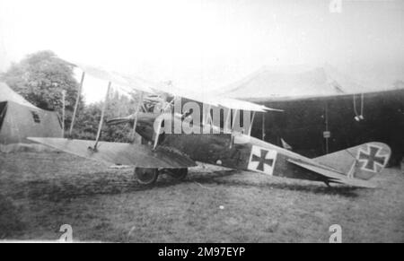 DFW C V deutscher Zweisitzer, betriebsbereit ab Anfang 1916. Hier sehen Sie eine Maschine von FL Abt (A) 224, die am 22. Mai 1917 in Chateau Bellingcamps fotografiert wurde. Stockfoto