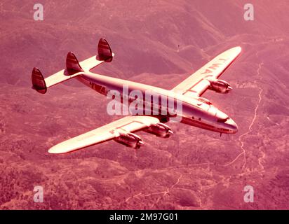 Lockheed L749 Constellation TWA-1. Lockheed Constellation und Super Constellation sind erstmals am 9. Januar 1942 geflogen. Viele Versionen dieses Langtransporters mit Sitzplätzen für 62-102 Passagiere. 856 hauptsächlich zivil gebaut Stockfoto