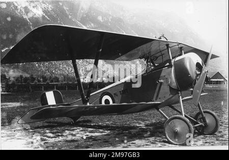 Nieuport 11 Bebe, das von der italienischen Luftwaffe genutzt wird und in Italien unter Lizenz von Nieuport-Macchi gebaut wurde. Hier sehen Sie die Seriennummer Ni 3227. Stockfoto