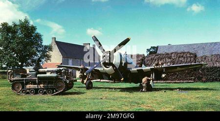 Republik P-47D Thunderbolt wird in einer ländlichen Essex-Umgebung gewartet. Stockfoto