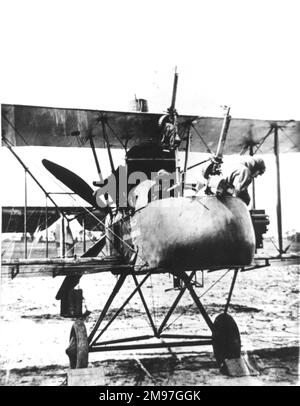 Royal Aircraft Factory FE 2D Zweisitzer, mit Pilot, Beobachter und Aufklärungskamera. Es half, die Geißel des berüchtigten Fokker Eindeckers zu beenden. Stockfoto