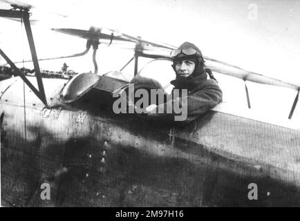 Kurt Student (1890-1978), deutscher Kampfpilot mit Albatros D III, kurz nach der Übernahme von Jasta 9 im Jahr 1916. Er diente auch im Zweiten Weltkrieg und stieg in den Rang des Generaloberst auf. Stockfoto