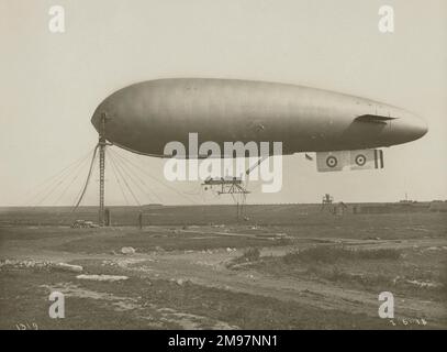 Ein Schiff der SS-Klasse in einem Verankerungsversuch an der Naval Airship Station, Walney Island, Barrow-in-Furness, 2. Juni 1918. Stockfoto