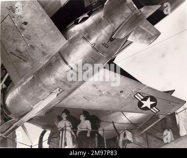 McDonnell XF-85 Goblin unter seinem Mutterschiff. Stockfoto