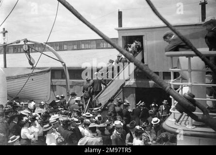 SS Ivernia wurde von Swan Hunter und Wigham Richardson aus Newcastle upon Tyne, England, erbaut. Gegründet im Jahr 1899 von der Cunard Line Company, um als Zwischenschiff für den ausgedehnten Einwanderungshandel von Liverpool nach Boston, USA, zu fungieren. Torpediert und gesunken Neujahrstag 1917 von einem deutschen U-Boot 58 Meilen südöstlich vom Kap Matapan, Griechenland. Stockfoto