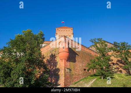 Eckturm des historischen Königlichen Wawelschlosses in Krakau, Polen Stockfoto