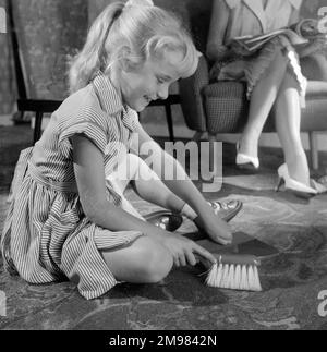 Werbung für Lifeguard Seife -- kleine Mädchen und Erwachsene weibliche Models posieren (Sandra Palmer und Geraldine Hill). Stockfoto