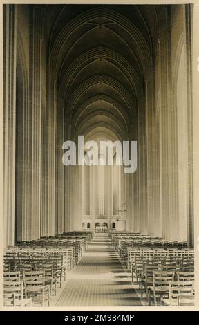 Das Innere der Grundtvig-Kirche in Kopenhagen, benannt nach dem dänischen Philosophen und Hymnschreiber N. F. S. Grundtvig. Die Kirche ist eine von wenigen, die im expressionistischen Stil erbaut wurde und vom Architekten Peder Vilhelm Jensen-Klint entworfen wurde. Stockfoto