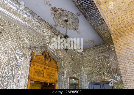 TEHERAN, IRAN - 5. JULI 2019: Innendekorationen des Golestan Palastes in Teheran, Hauptstadt des Iran. Stockfoto