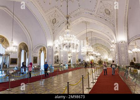 TEHERAN, IRAN - 5. JULI 2019: Salam (Rezeption) Halle im Golestan Palast in Teheran, Hauptstadt des Iran. Stockfoto