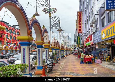 Kuala Lumpur, Malaysia - 15. Dezember 2022 - das pulsierende Brickfields ist die Heimat von Little India, einem Labyrinth von Textilgeschäften und Schmuckgeschäften, Restaurant Stockfoto