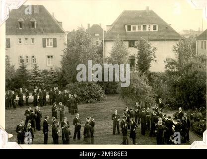 Admiral Sir Harold Burrough (1889-1977), stellvertretender Marineoffizier der Royal Navy - Geburtstagsparty, Minden, Deutschland, Juli 1945. Stockfoto