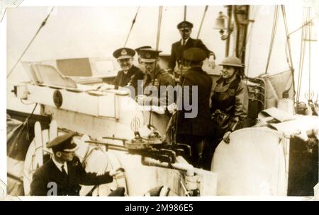 König George VI. Inspiziert D-Day Invasion Forces, WW2. Stockfoto