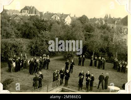 Admiral Sir Harold Burrough (1889-1977), stellvertretender Marineoffizier der Royal Navy - Geburtstagsparty, Minden, Deutschland, Juli 1945. Stockfoto