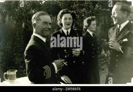 Admiral Sir Harold Burrough (1889-1977), stellvertretender Marineoffizier der Royal Navy - Geburtstagsparty, Minden, Deutschland, Juli 1945. Stockfoto