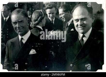 Admiral Sir Harold Burrough (1889-1977), stellvertretender Marineoffizier der Royal Navy - Geburtstagsparty, Minden, Deutschland, Juli 1945. Stockfoto