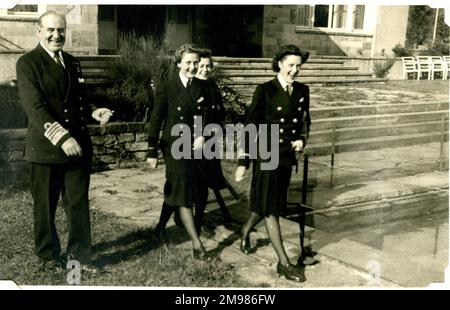 Admiral Sir Harold Burrough (1889-1977), stellvertretender Marineoffizier der Royal Navy - Geburtstagsparty, Minden, Deutschland, Juli 1945. Stockfoto