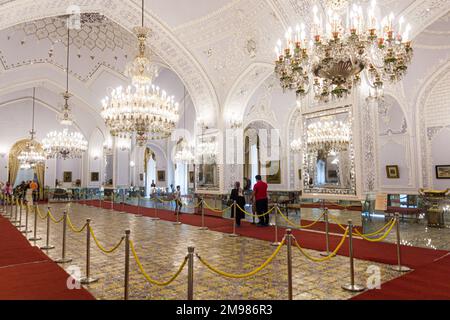 TEHERAN, IRAN - 5. JULI 2019: Salam (Rezeption) Halle im Golestan Palast in Teheran, Hauptstadt des Iran. Stockfoto