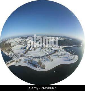 Blick auf die winterliche Region rund um das Seecenter Enderndorf am Brombachsee aus der Vogelperspektive Stockfoto