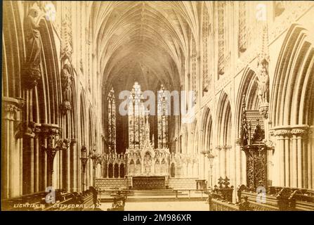 Blick auf den Altar, die Kathedrale von Lichfield, Lichfield, Staffordshire. Stockfoto