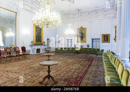 TEHERAN, IRAN - 5. JULI 2019: Elfenbeinhalle im Golestan-Palast in Teheran, Hauptstadt des Iran. Stockfoto