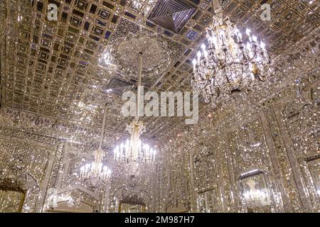 TEHERAN, IRAN - 5. JULI 2019: Spiegelsaal im Golestan-Palast in Teheran, Hauptstadt des Iran. Stockfoto