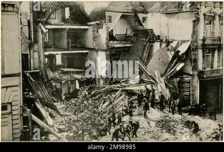 Courtrai (Kortrijk), Belgien - bombardierte Häuser in der Rue de Lille im Jahr WW1. Stockfoto