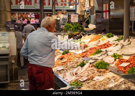 Einkaufen auf dem Oriental Market, Via XX Settembre, Genua, Itay Stockfoto